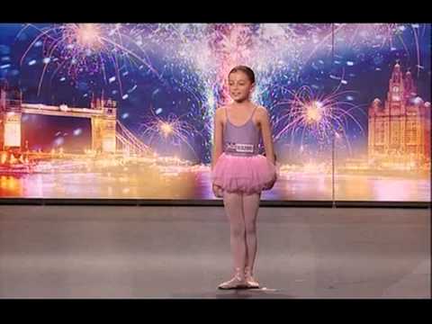 QUESTA BAMBINA SEMBRA UNA COMUNE BALLERINA MA POI SUCCEDE QUALCOSA DI INASPETTATO - VIDEO - 16/11/2014