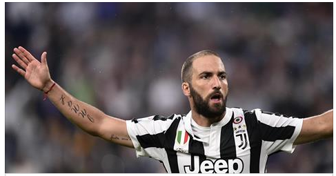 NAPOLI-JUVENTUS, DE LAURENTIIS SBEFFEGGIA HIGUAIN: ''VE NE FACCIAMO QUATTRO'' - 28/11/2017