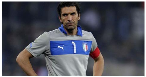 JUVENTUS - NON C'E' PACE PER BUFFON: ECCO LO STRISCIONE APPESO SOTTO CASA SUA NELLA NOTTE - 19/06/2017