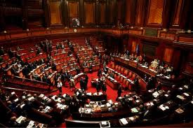 'SPUTA NEI PIATTI DEI POLITICI': LICENZIATA LA CAMERIERA DEL PARLAMENTO - 01/12/2012