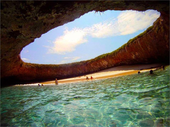 ECCO LE 12 PISCINE NATURALI PIU' BELLE AL MONDO - FOTO - 07/04/2014