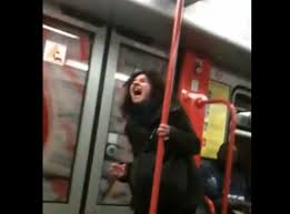 PAURA IN METROPOLITANA: RAGAZZA IMPAZZISCE, URLA E GRIDA - VIDEO - 17/04/2014