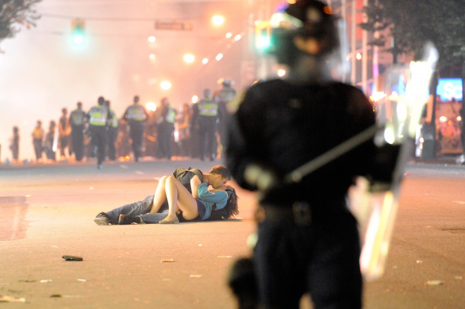 LE 10 IMMAGINI DI PERSONE CHE HANNO SFIDATO LE INGIUSTIZIE - 16/05/2014