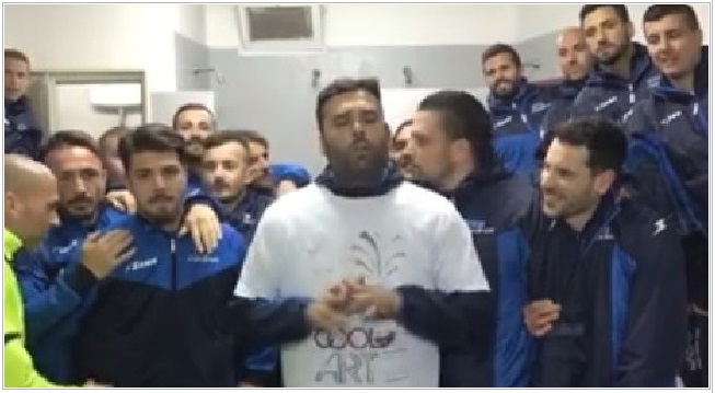 ''CHE BELLO E' NASCERE NAPOLETANO'' NAPOLI RISPONDE A FOGGIA: IL NUOVO CORO CHE CELEBRA L'ORGOGLIO PARTENOPEO - 28/04/2017