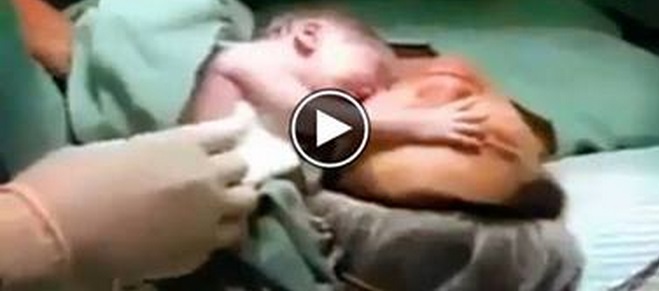 NEONATO NON VUOLE STACCARSI DALLA MAMMA, SEMPLICEMENTE STUPENDO - VIDEO - 23/02/2014