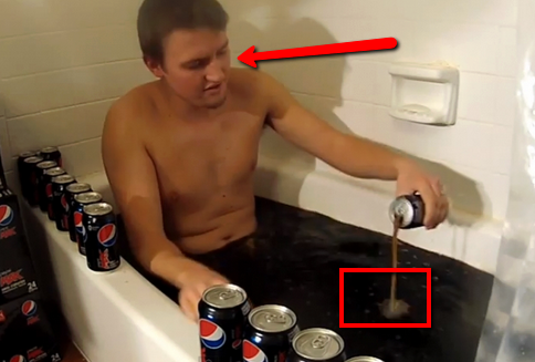 QUESTO RAGAZZO HA VOLUTO FARE IL BAGNO NELLA PEPSI: ECCO IL RISULTATO - VIDEO - 04/05/2014