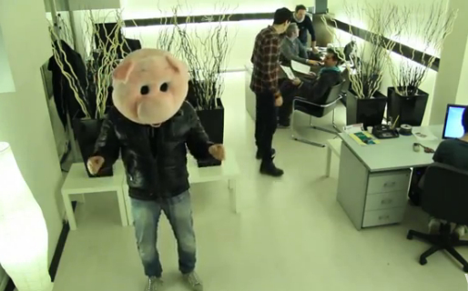 HARLEM SHAKE AL LAVORO E FINISCONO LICENZIATI - IL VIDEO FA IL GIRO DEL WEB - 26/06/2014