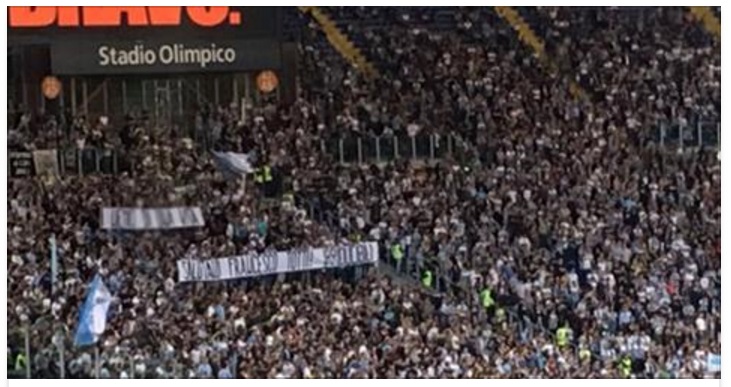 I TIFOSI DELLA LAZIO RENDONO OMAGGIO A TOTTI: LO STRISCIONE CHE FARA' DISCUTERE - 21/05/2017