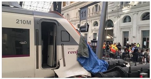 BARCELLONA - UN TRENO SI SCHIANTA IN STAZIONE: IL BILANCIO E' GRAVE - 28/07/2017