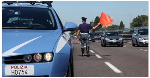 GUIDA DROGATO E SENZA PATENTE: SEMINA IL PANICO A ROMA - ECCO POI IL FOLLE GESTO - 03/08/2017