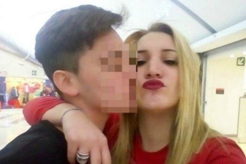 CONFESSA IL FIDANZATO DI NOEMI: ''L'HO UCCISA PERCHE' VOLEVA STERMINARE LA MIA FAMIGLIA'' LA FOLLA INFEROCITA PROVA A LINCIARLO E LUI SORRIDE - 14/09/2017