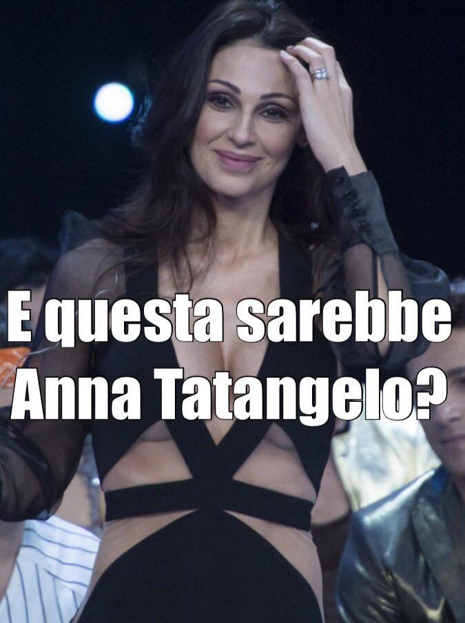 E QUESTA SAREBBE ANNA TATANGELO? ECCOLA AGGIRARSI PER IL SUPERMERCATO, SENZA TRUCCO E IN TUTA - 13/11/2017