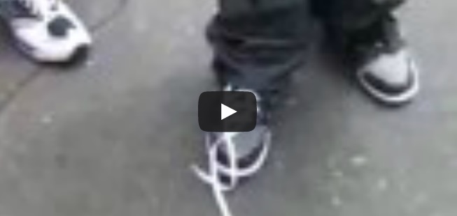 ALLACCIARSI LE SCARPE SENZA UTILIZZARE LE MANI ?! ORA SI PUO', ECCO COME - VIDEO - 19/01/2014