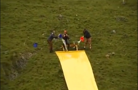 IL SALTO INCREDIBILE IN PISCINA, NON AVETE MAI VISTO NULLA DI SIMILE - VIDEO - 13/02/2014