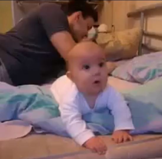 ECCO QUELLO CHE PUO' ACCADERE SE SI LASCIA IL BAMBINO COL PAPA' - VIDEO - 31/03/2014