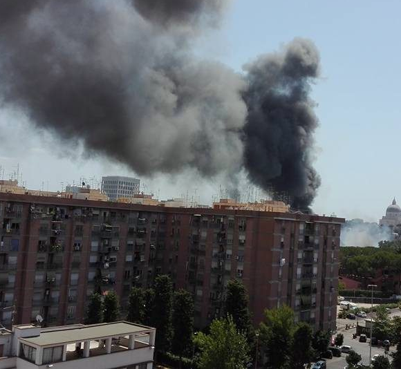 VASTO INCENDIO A ROMA: ECCO COSA STA SUCCEDENDO - 25/07/2017