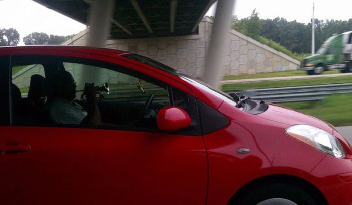 LE 15 FOTO PIU' ASSURDE SCATTATE NEL TRAFFICO DELLA CITTA' - GUARDA - 16/06/2014