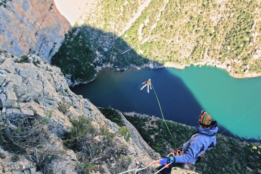 ARRIVA IL ROPE JUMPING, L'ULTIMA FRONTIERA DEI TUFFI NEL VUOTO - VIDEO - 28/12/2014