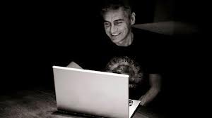 LIGABUE TAGLIA LA LUNGA CHIOMA E SCRIVE SU FB: 'NE AVEVO VOGLIA. PUNTO.' - 19/10/2012