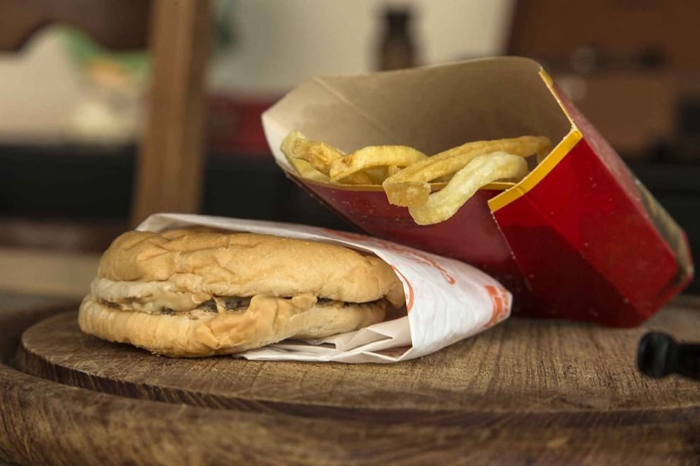 INCREDIBILE DALL’ISLANDA: L’ULTIMO PANINO VENDUTO MCDONALD’S ANCORA INTATTO. ECCO DI COSA E’ FATTO - 11/04/2015