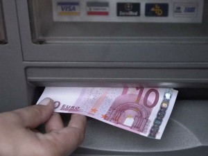 ATTENZIONE !! Bancomat truffe: allarme 'cash trapping' - 25/12/2012