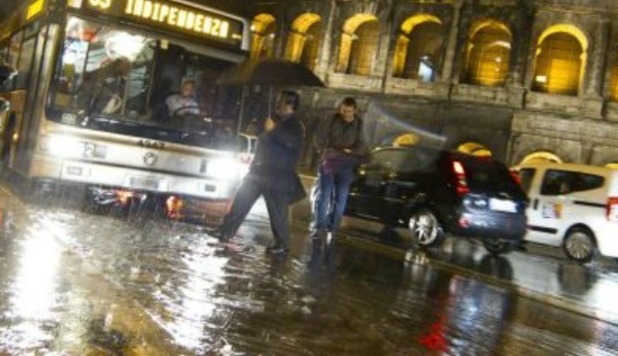 MALTEMPO, UNA PIOGGIA DI POLEMICHE. 'A ROMA NIENTE DISASTRI' - VIDEO - 15/10/2012