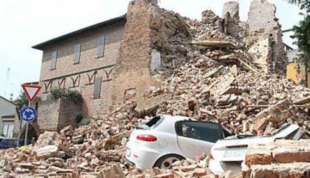 SMS PER I TERREMOTATI: 'IN EMILIA NEMMENO UN CENTESIMO, TROPPA BUROCRAZIA' - 08/10/2012