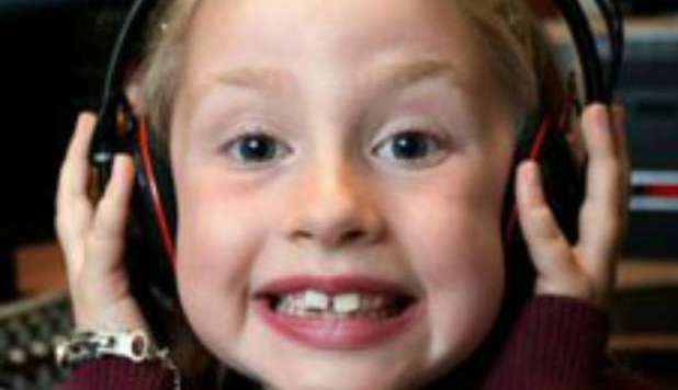 BIMBA DA RECORD: A 6 ANNI È LA DJ PIÙ GIOVANE DEL MONDO - FOTO - 17/10/2012