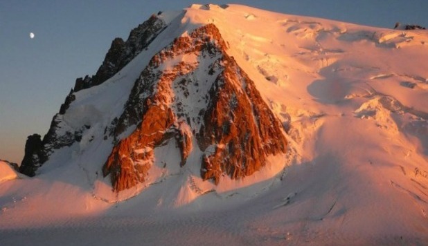 UN 'UFO' SI SCHIANTA SUL MONTE BIANCO: RICERCHE GIÀ SOSPESE. SCOPPIA IL GIALLO - 13/11/2012