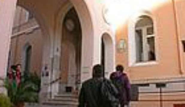 15ENNE SI IMPICCA. L'ARCIGAY CONTRO IL LICEO CAVOUR: 'ERA DERISO DAI COMPAGNI' - 22/11/2012