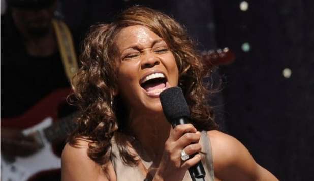 WHITNEY HOUSTON, È GIALLO SULLA MORTE: 'UCCISA DAI NARCOS PER DEBITO' -FOTO - 27/12/2012