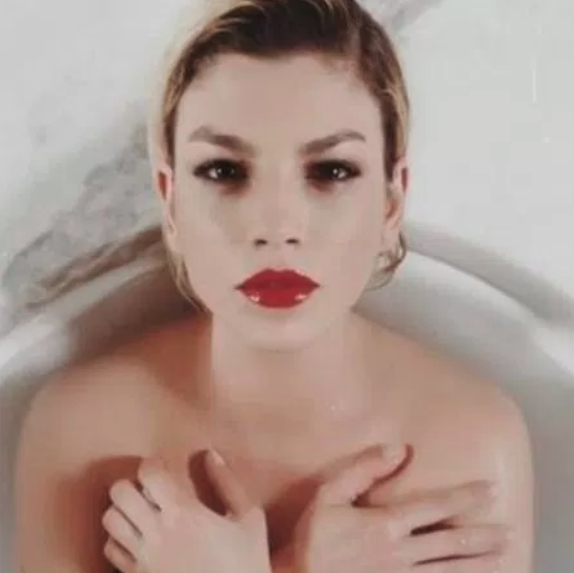 SCANDALO PER EMMA MARRONE: LA SUA FOTO PICCANTE STA FACENDO IL GIRO DEL WEB IN QUESTE ORE - GUARDA QUI LA FOTO SENZA CENSURE - 26/10/2017