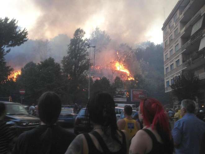 ROMA NELLA MORSA DEL FUOCO. BRUCIA MONTE MARIO, COLLE AURELIO E LA STORTA - 31/07/2012