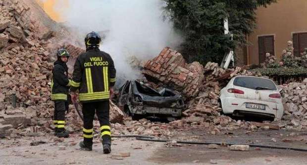 Terremoto in Emilia, almeno 6 morti, decine di feriti, crolli e danni enormi - 20/05/2012