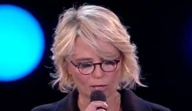 AMICI: FINALE DEDICATA A MELISSA, VITTIMA A BRINDISI. E LA DE FILIPPI SI COMMUOVE - 19/05/2012