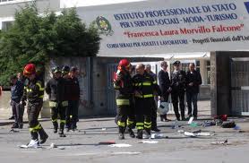 Bomba Brindisi, 'le ustioni sono danni estetici'. L'assicurazione non risarcirà le studentesse - 07/08/2012