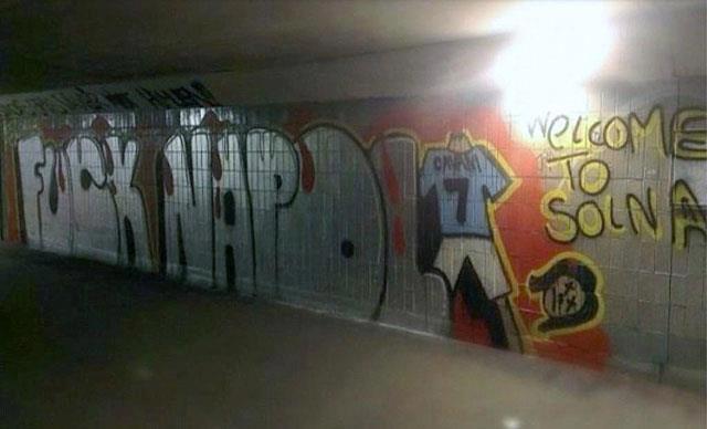 STOCCOLMA, MURALES CHOC: 'FUCK NAPOLI' E CAVANI CON LA TESTA MOZZATA - FOTO - 22/11/2012