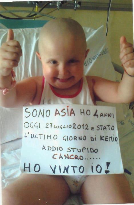 ASIA, 4 ANNI, SCONFIGGE IL CANCRO. LA SUA FOTO COMMUOVE IL WEB - FOTO - 01/08/2012