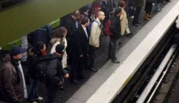 ROMA, ANCORA DISAGI IN METRO: TRENI RALLENTATI, CAOS SULLE BANCHINE - 21/11/2012