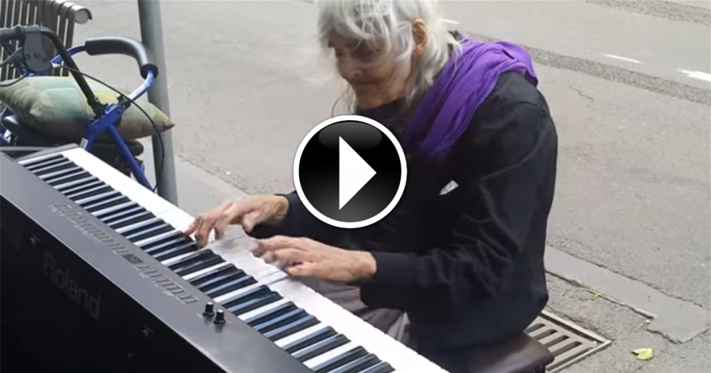 ARTISTA DI STRADA AD 80 ANNI. LA SUA ESIBIZIONE E' INCANTEVOLE - VIDEO - 27/12/2014