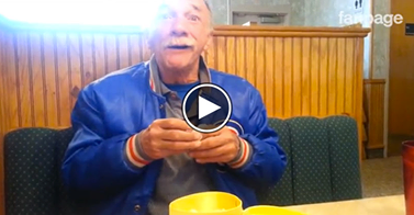 HA APPENA SCOPERTO CHE DIVENTERA' NONNO. LA SUA REAZIONE COMMUOVE IL WEB - VIDEO - 28/04/2014