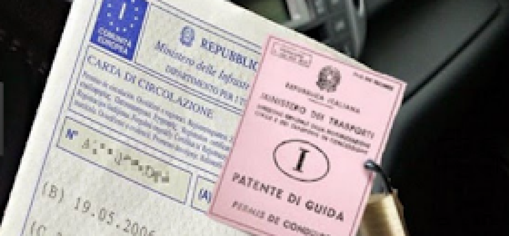 DAL 3 NOVEMBRE PATENTE E LIBRETTO CON LO STESSO NOME: SI RISCHIA UN VERBALE DA 750 EURO - 10/10/2017