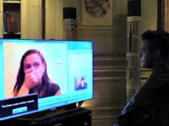 ROBBIE WILLIAMS CHIAMA I FANS SU SKYPE E REGALA I BIGLIETTI DEL TOUR - 29/11/2012